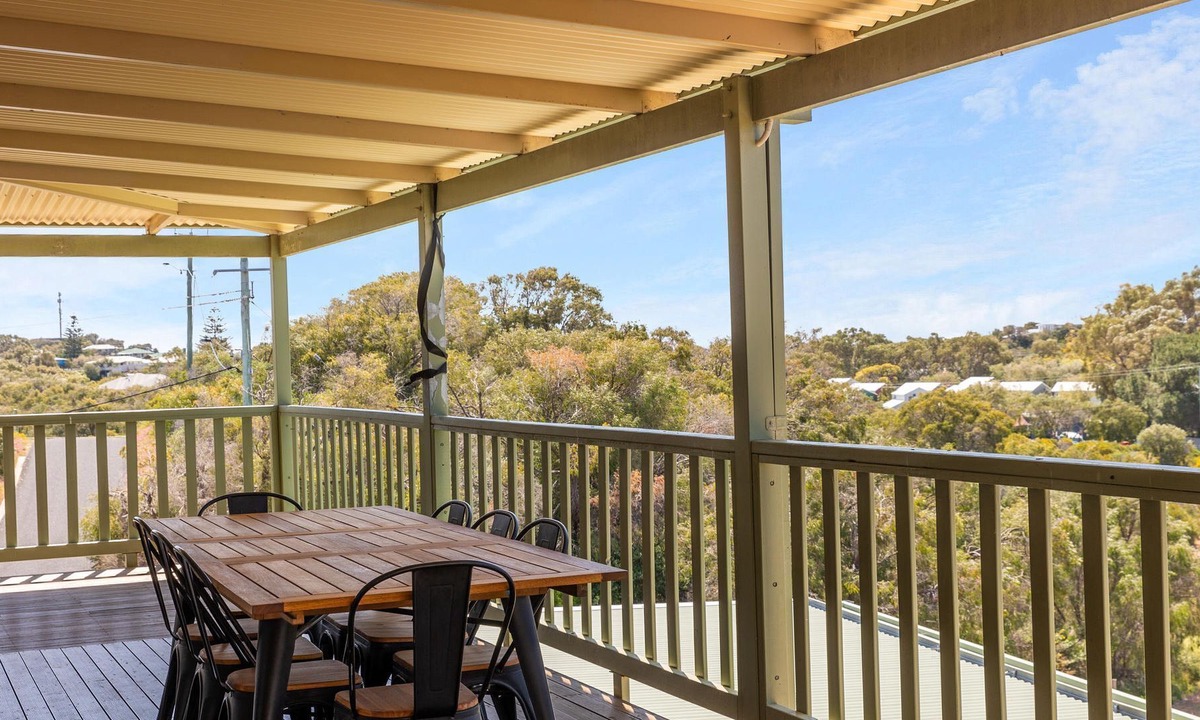 Preston Beach House | Sand Dunes Preston Beach Family Escape with wifi