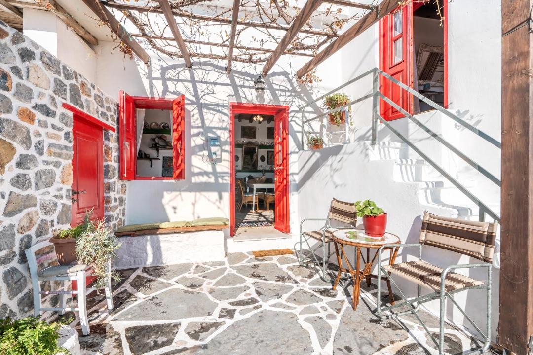 South Rhodes House | Tis Manas