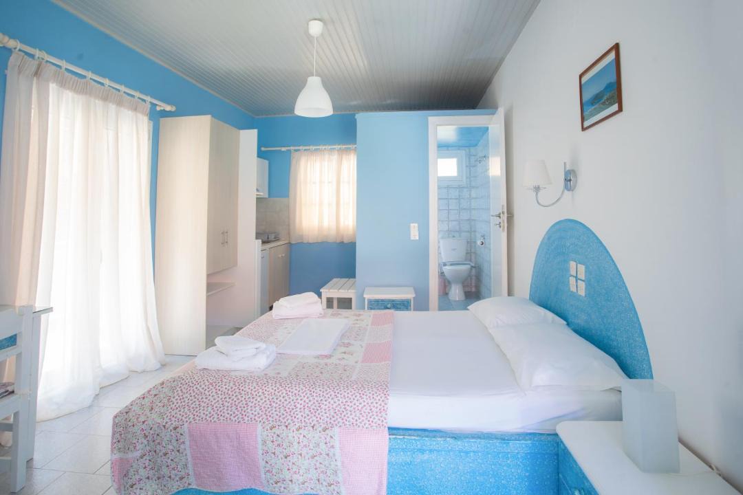 Kalamitsi Apartment | Blue White House