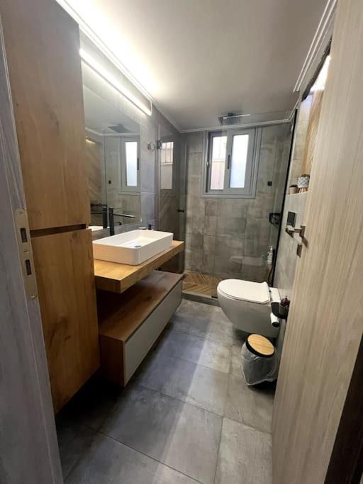 Nikaia-Agios Ioannis Rentis Apartment | Oasis Pool Flat-near 2 metro stations-
