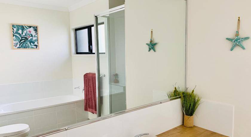 Photo of Bathroom in Airlie Beach