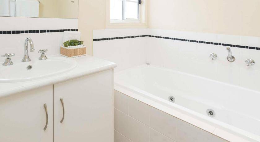 Photo of Bathroom in Solomontown