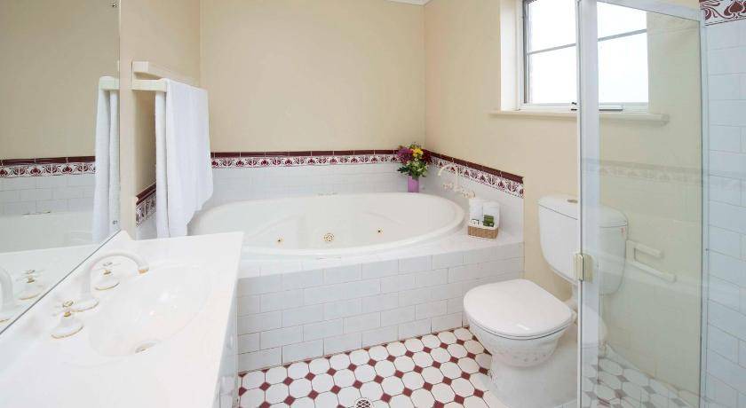 Photo of Bathroom in Solomontown