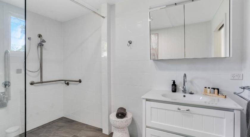 Photo of Bathroom in Booroobin