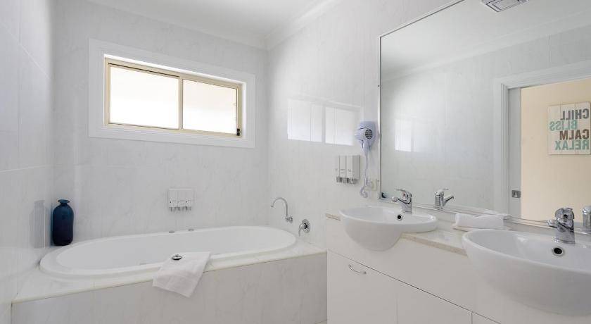 Photo of Bathroom in Kingswood