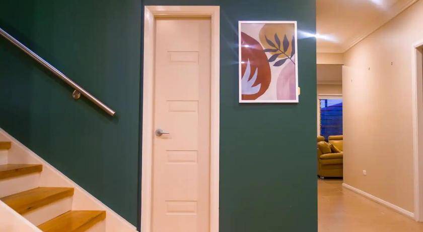 Photo of Others in The Entrance North