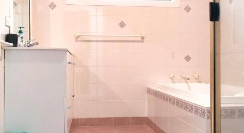 Photo of Bathroom in Kingswood