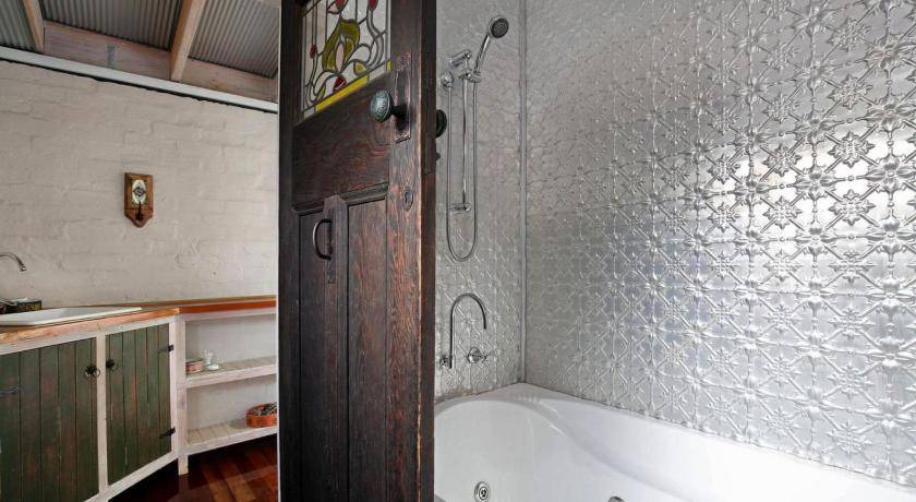Photo of Bathroom in Leura