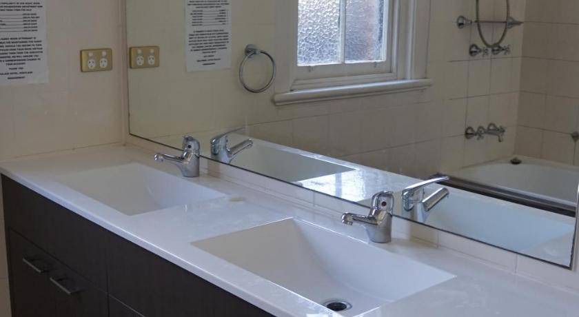 Photo of Bathroom in Mortlake