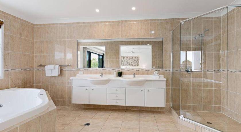 Photo of Bathroom in Twin Waters
