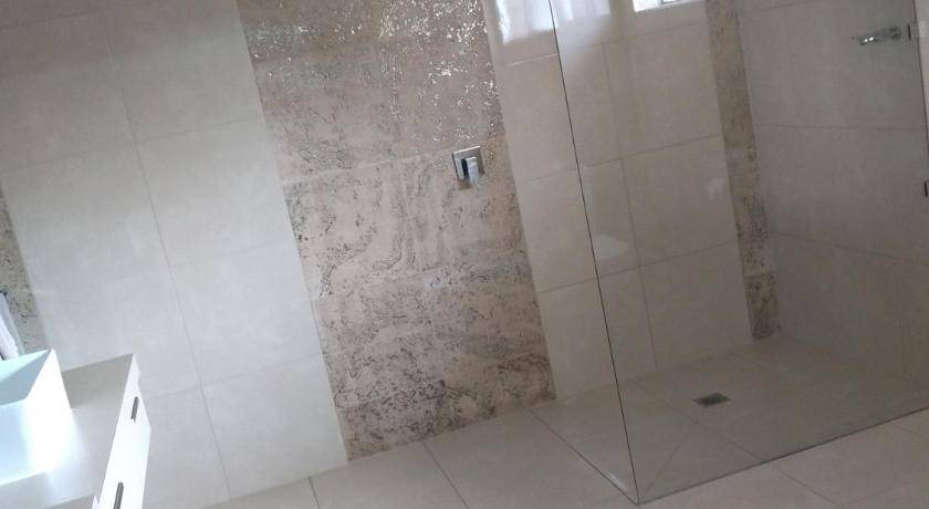 Photo of Bathroom in Leeton