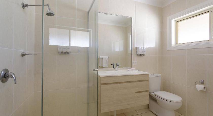 Photo of Bathroom in Kingswood