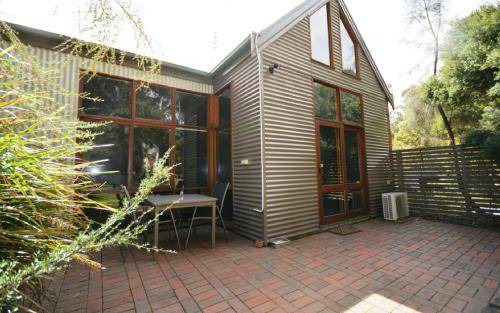 Photo of Buildings in Halls Gap