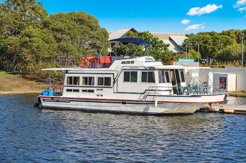 Photo of Others in Pelican Waters