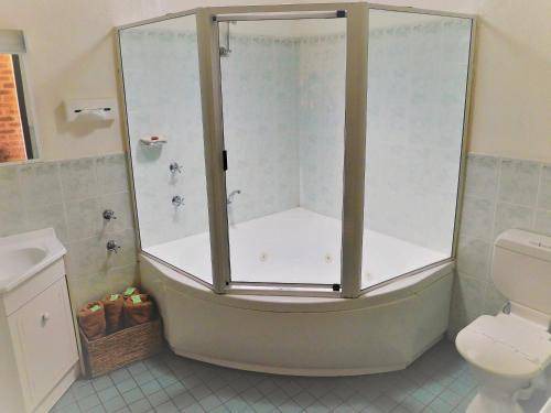 Photo of Bathroom in Oberon