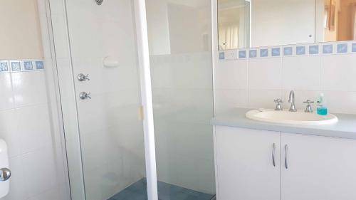 Photo of Bathroom in Kingscote