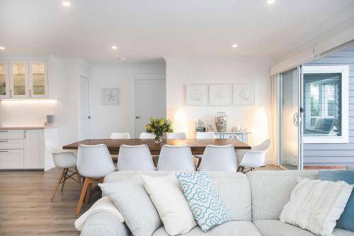 Photo of Livingroom in Dolphin Point