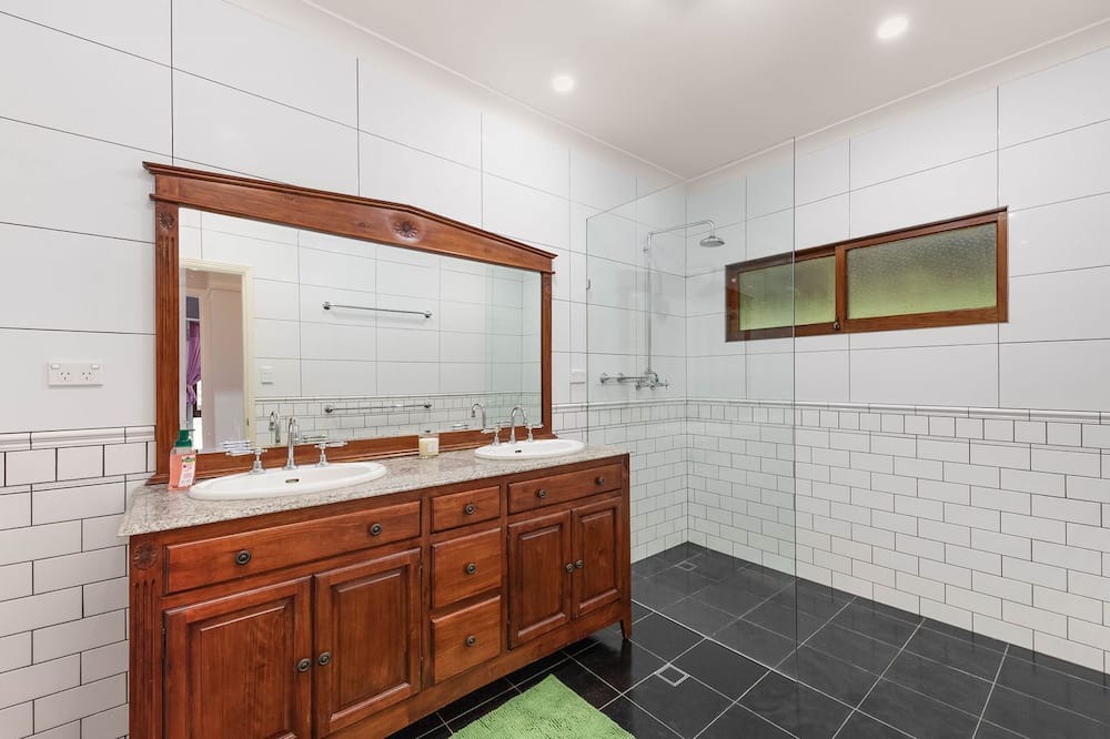 Photo of Bathroom in Durren Durren
