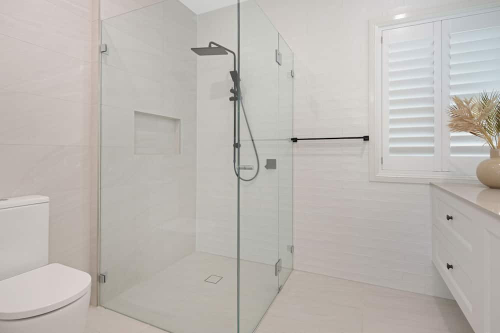 Photo of Bathroom in Sunshine Bay