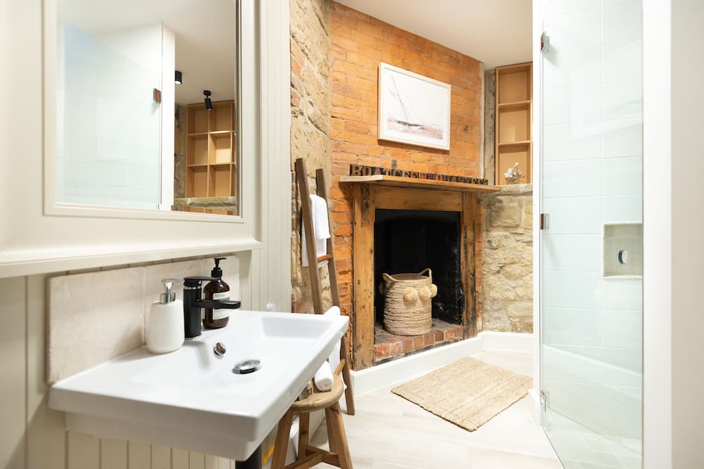Photo of Bathroom in Battery Point