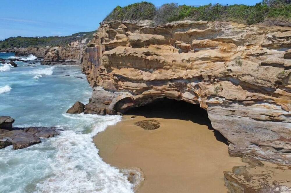 Photo of Others in Caves Beach