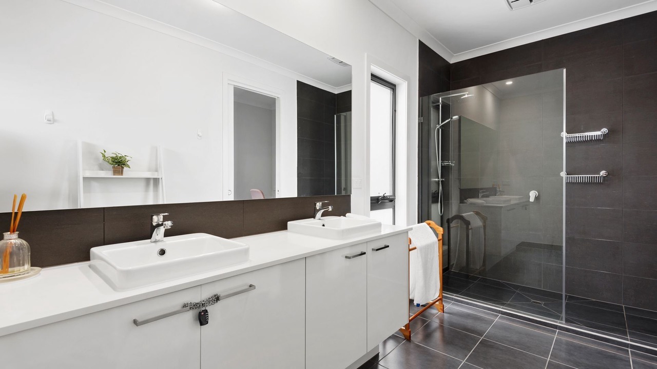 Photo of Bathroom in Indented Head