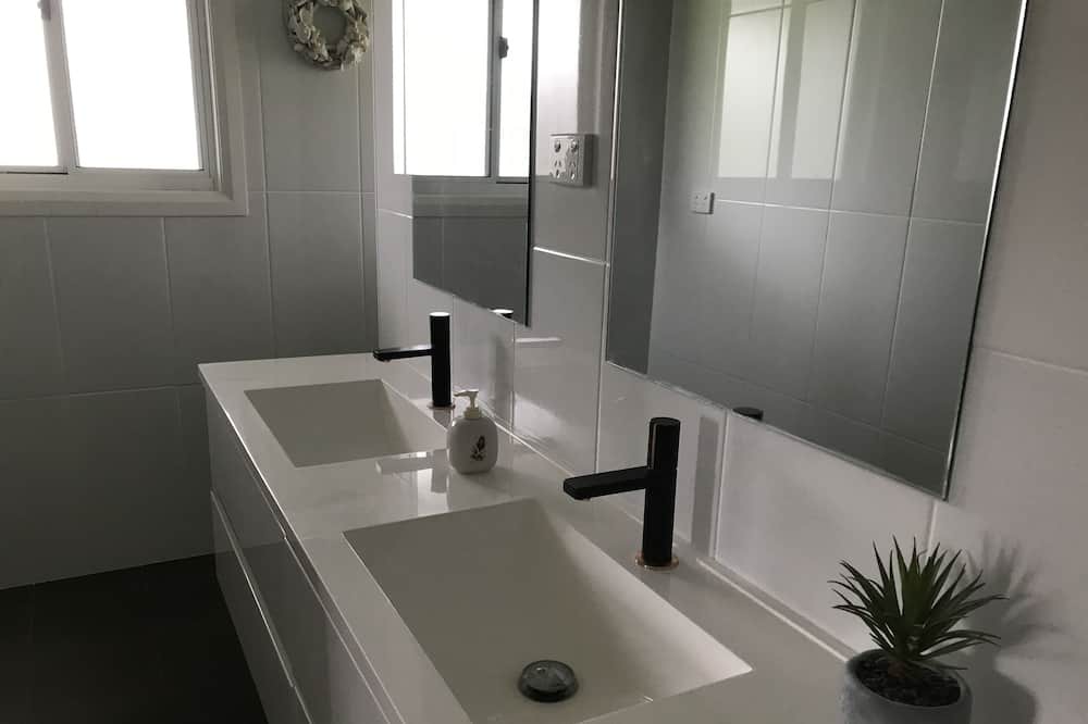Photo of Bathroom in Oxley Island