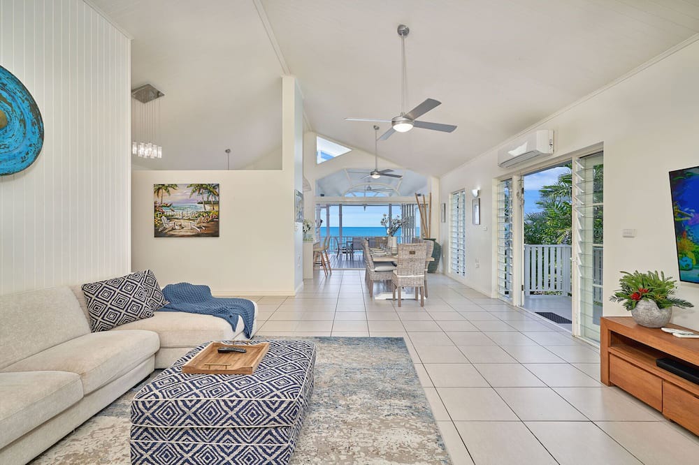 Photo of Livingroom in Holloways Beach