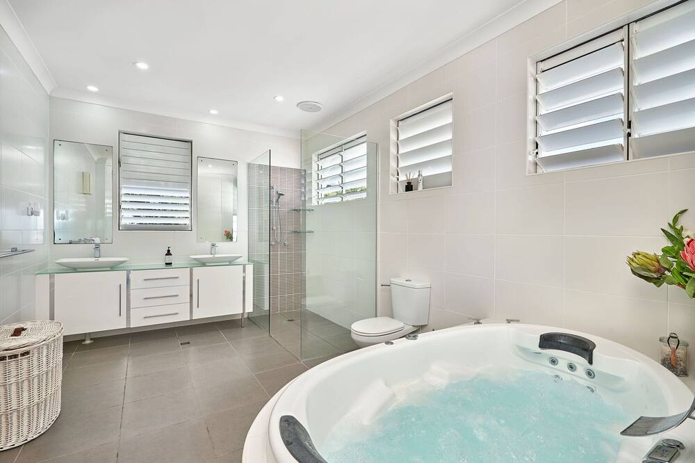 Photo of Bathroom in Holloways Beach