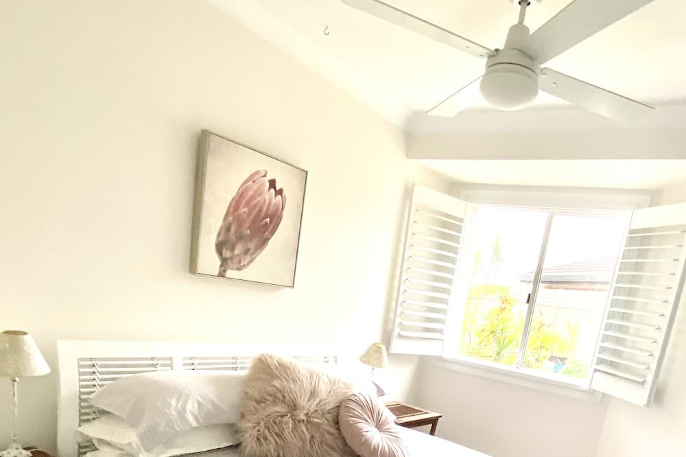 Photo of Bedroom in Burleigh Waters