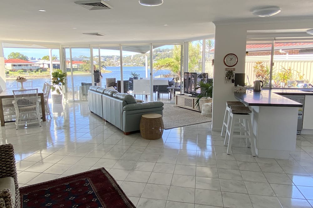 Photo of Livingroom in Burleigh Waters
