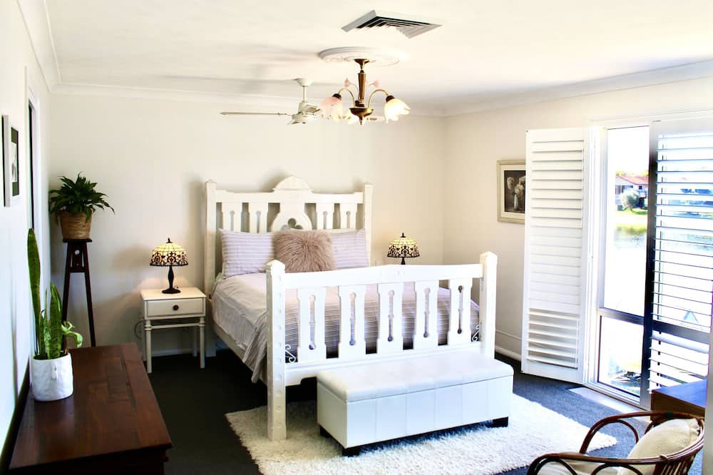 Photo of Bedroom in Burleigh Waters