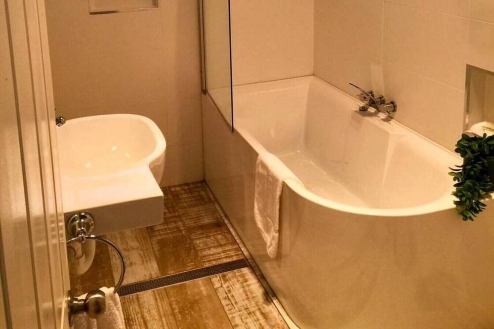 Photo of Bathroom in Cams Wharf
