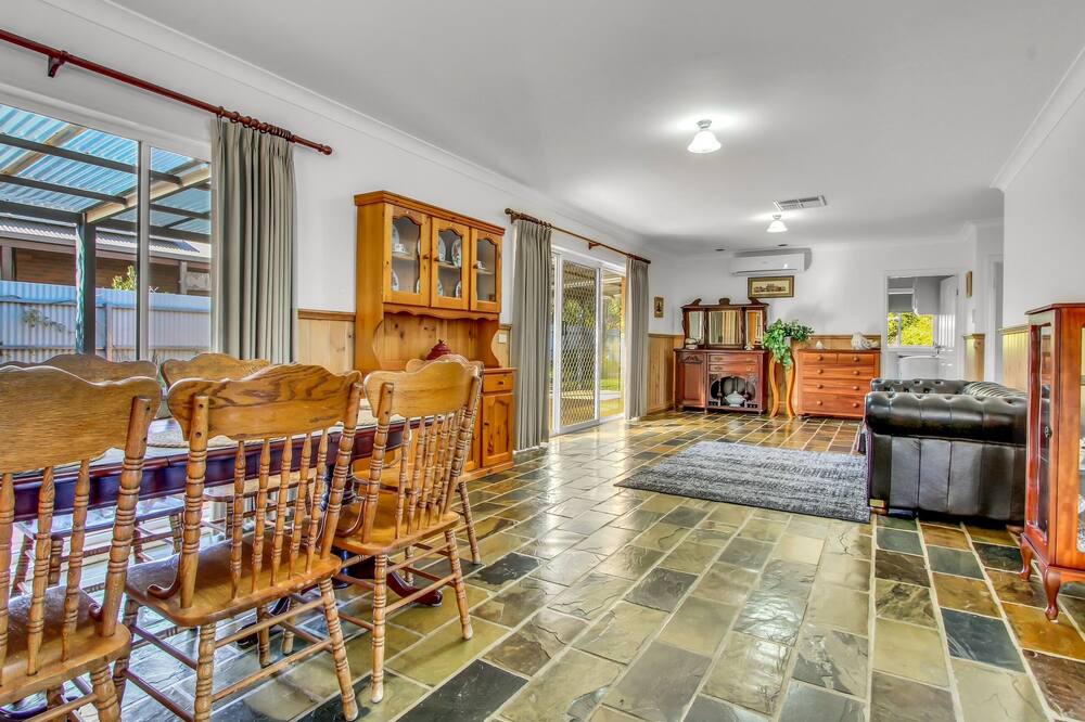 Photo of Livingroom in Hay South