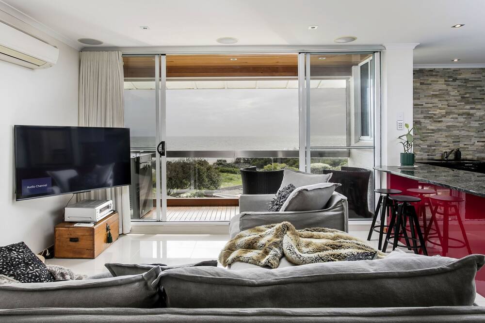 Photo of Livingroom in Semaphore Park