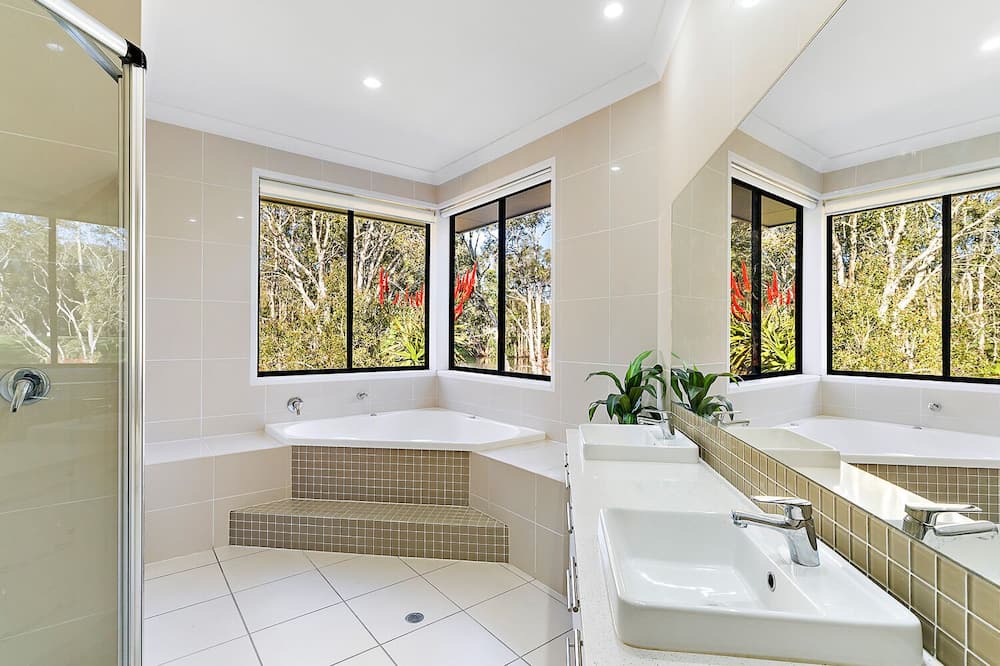 Photo of Bathroom in Twin Waters