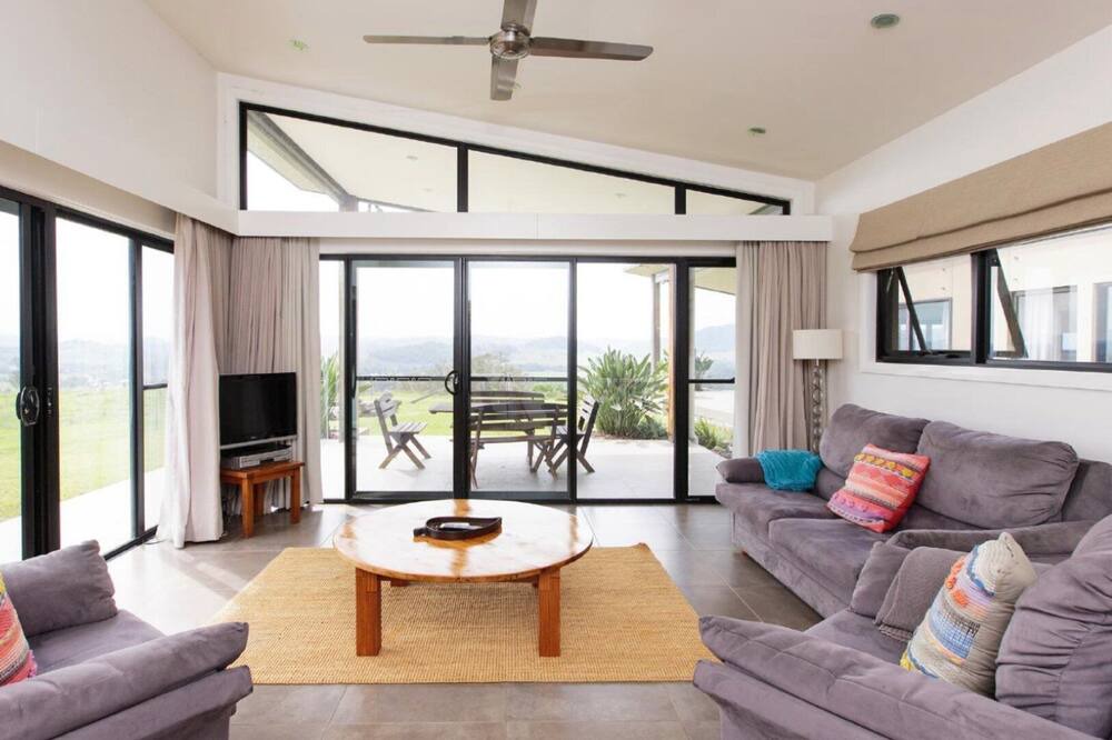 Photo of Livingroom in Gloucester