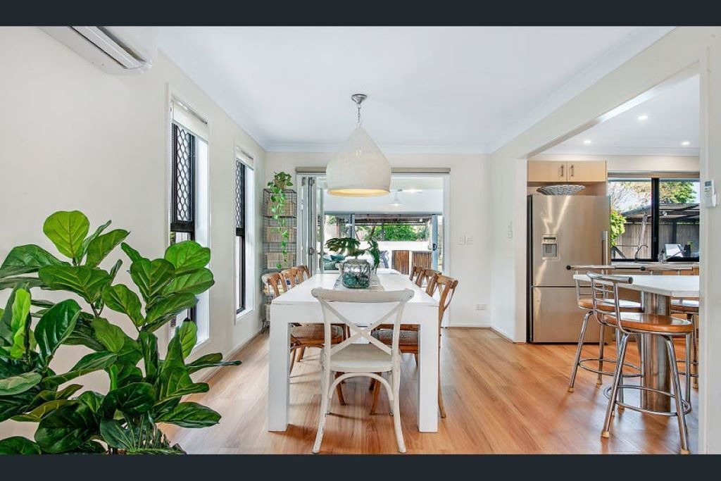 Photo of Kitchen in Mermaid Waters