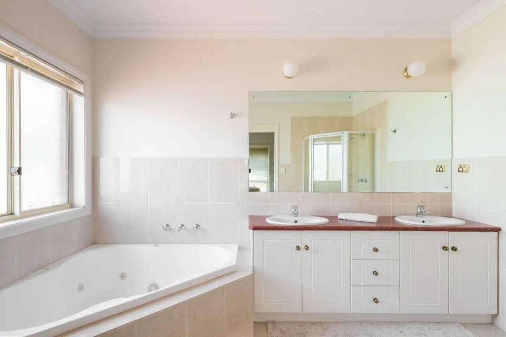 Photo of Bathroom in Highbury