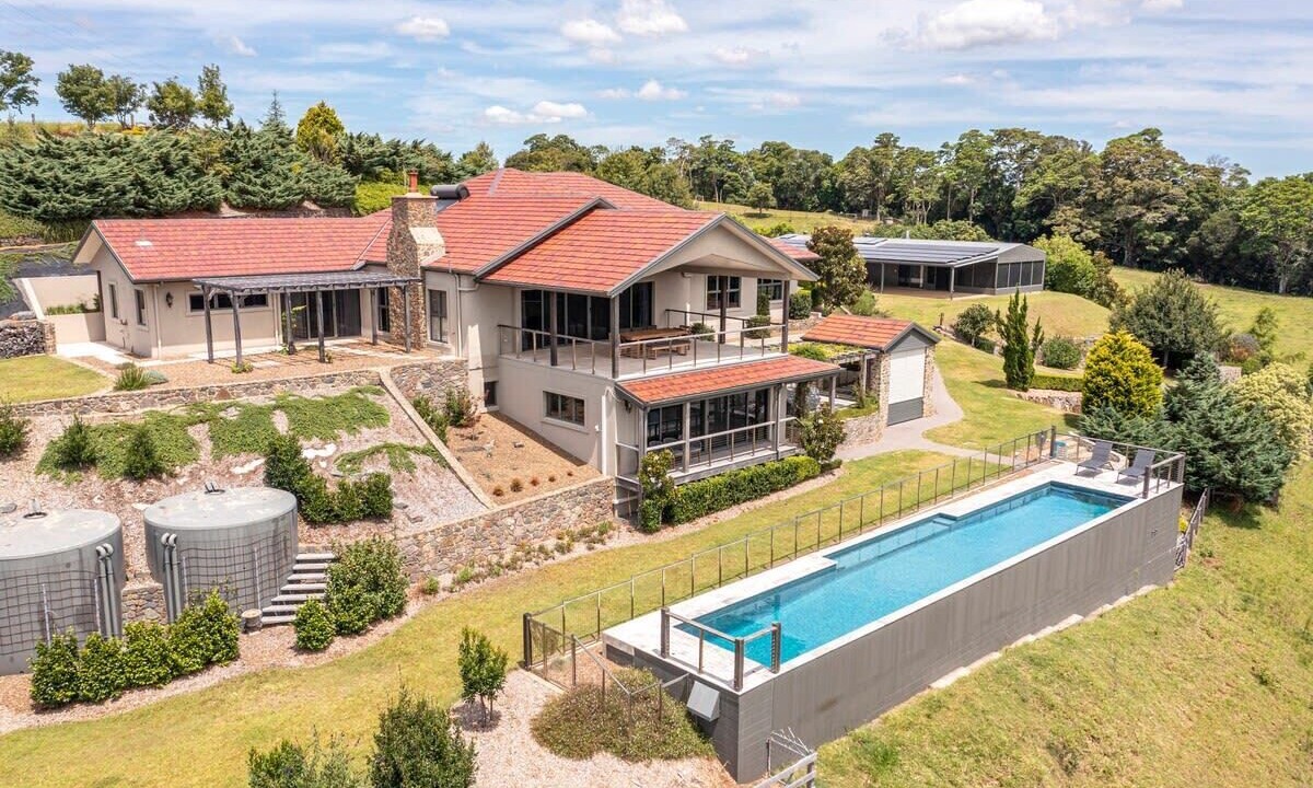 Photo of Outdoor in Balmoral Ridge