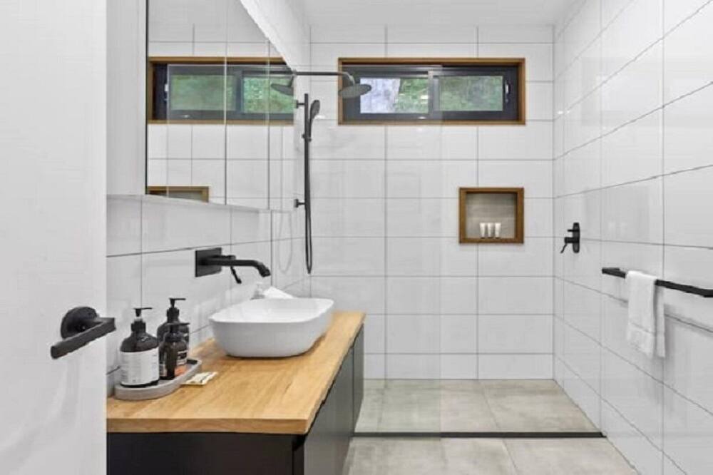 Photo of Bathroom in Horsfield Bay