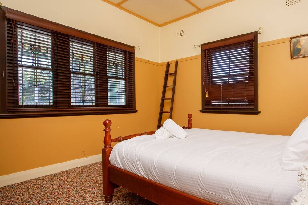 Photo of Bedroom in West Tamworth
