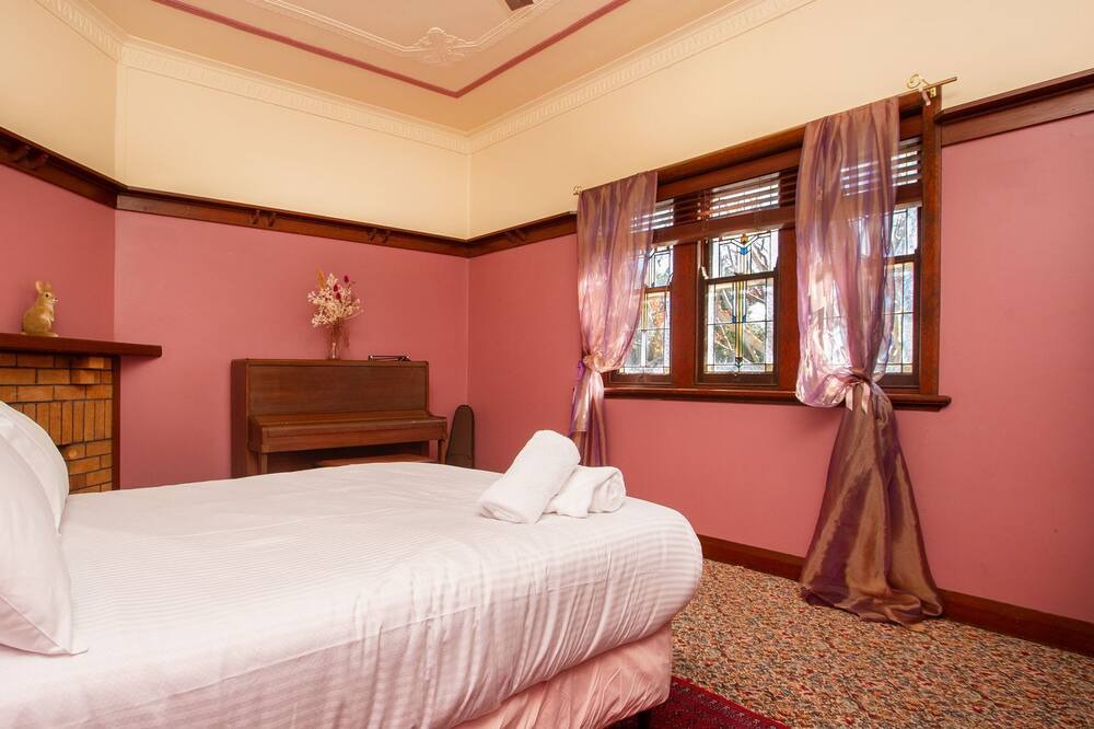 Photo of Bedroom in West Tamworth