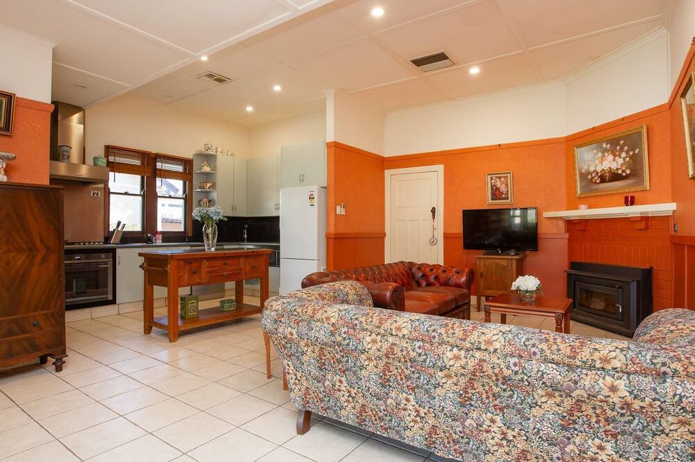 Photo of Livingroom in West Tamworth