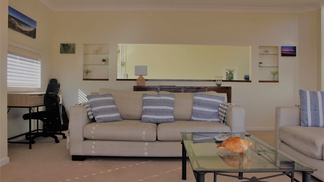 Photo of Livingroom in Red Head