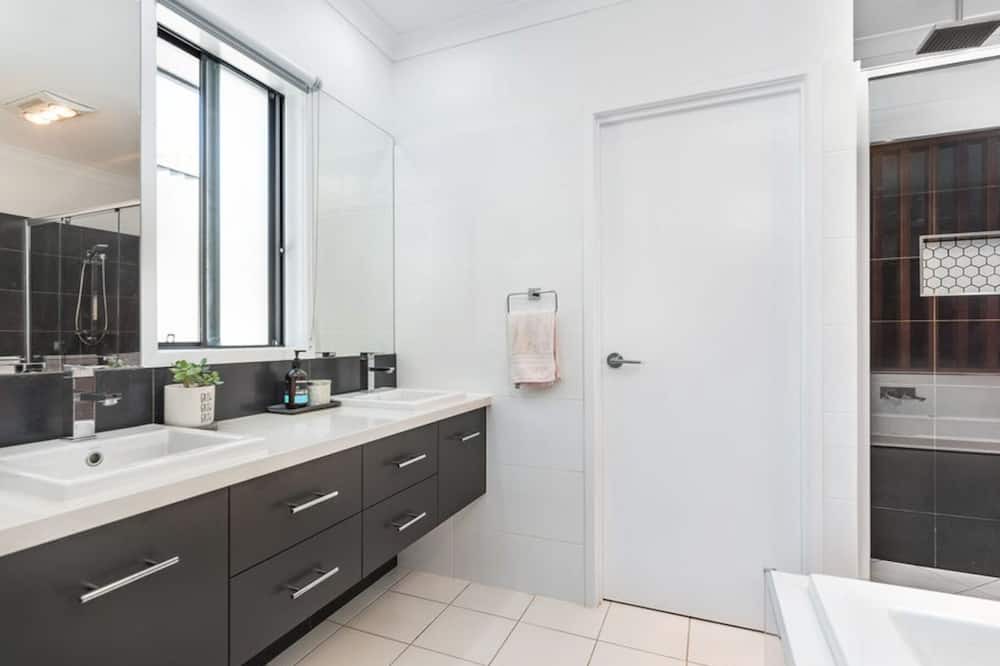 Photo of Bathroom in Mullumbimby