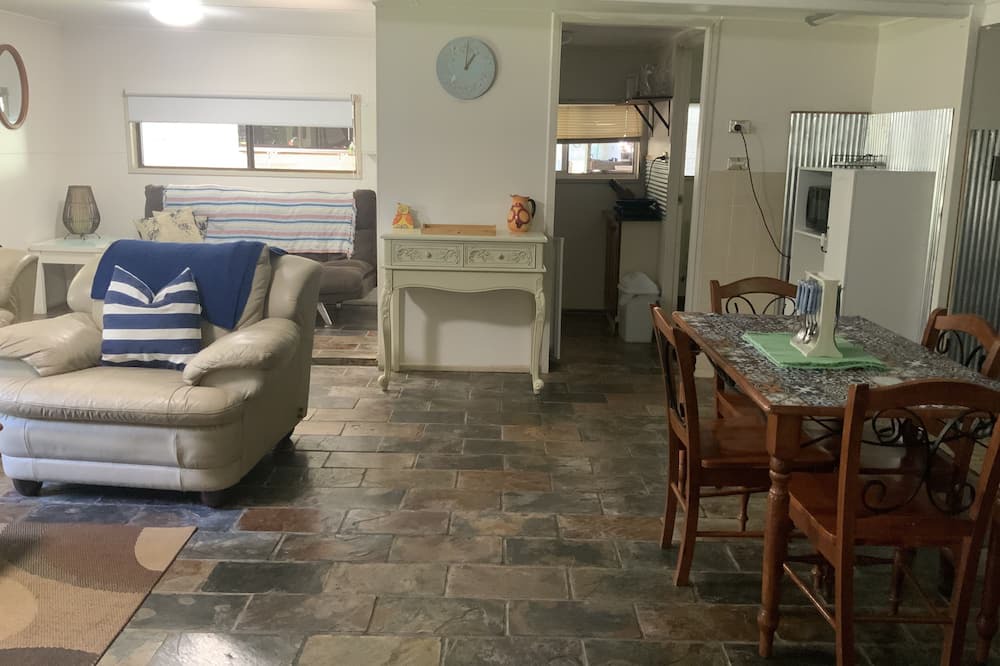 Photo of Livingroom in Cedar Pocket