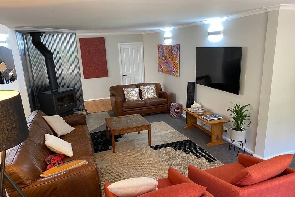 Photo of Livingroom in Canyonleigh