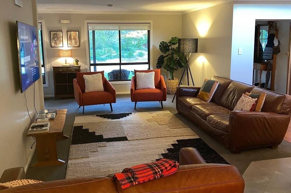 Photo of Livingroom in Canyonleigh