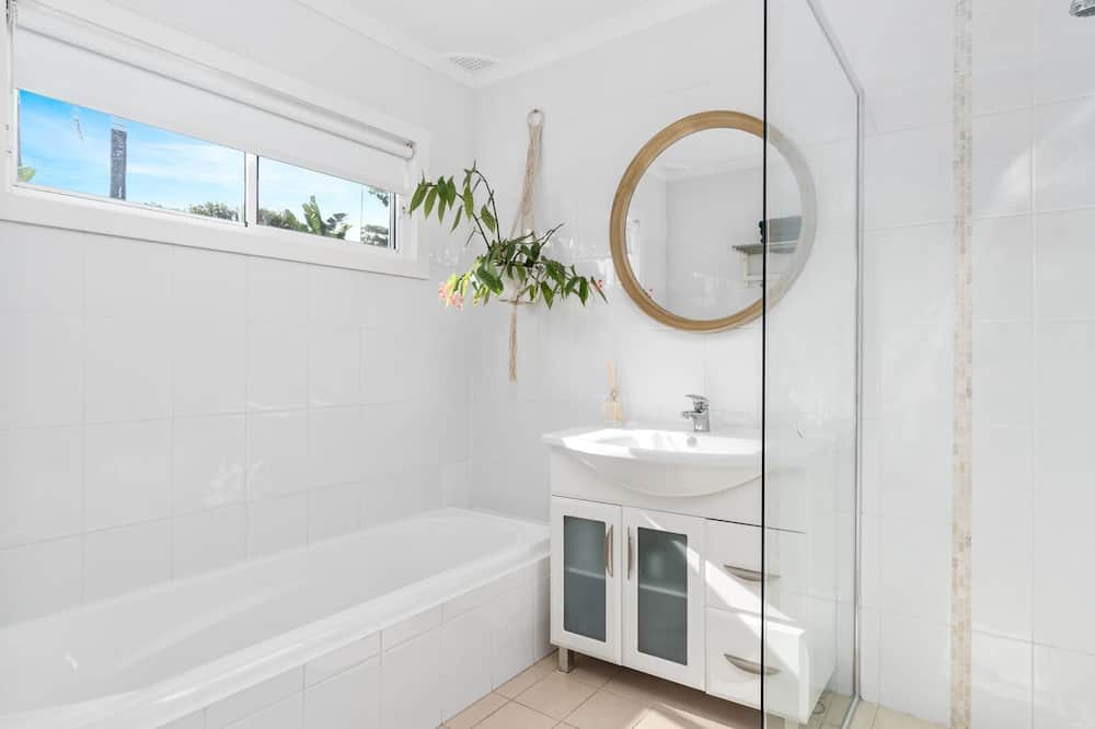 Photo of Bathroom in Bateau Bay
